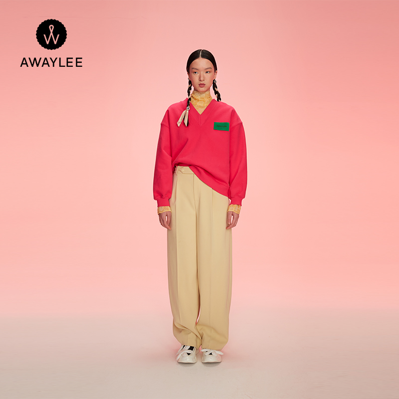 AWAYLEE设计师品牌 2021秋冬新品玫红V领LOGO卫衣