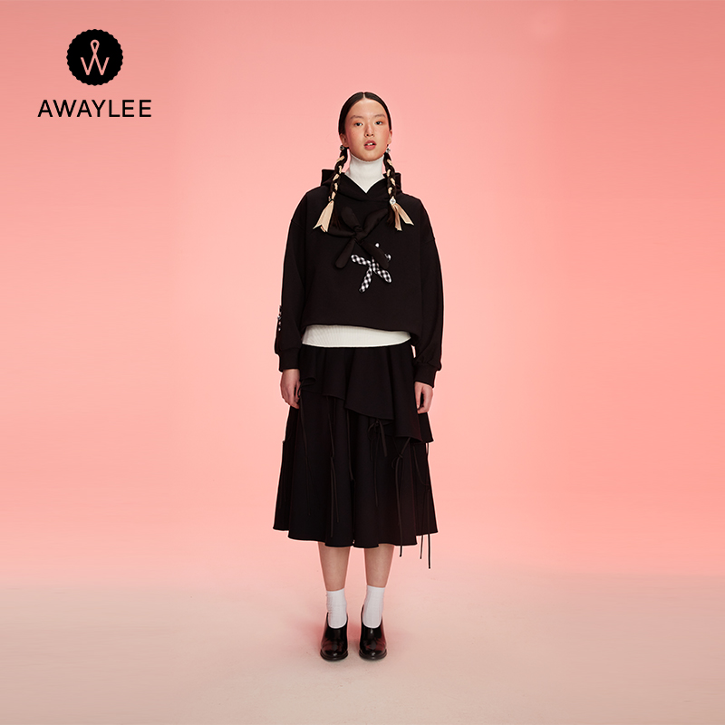 AWAYLEE设计师品牌 2021秋冬新品黑色花朵卫衣